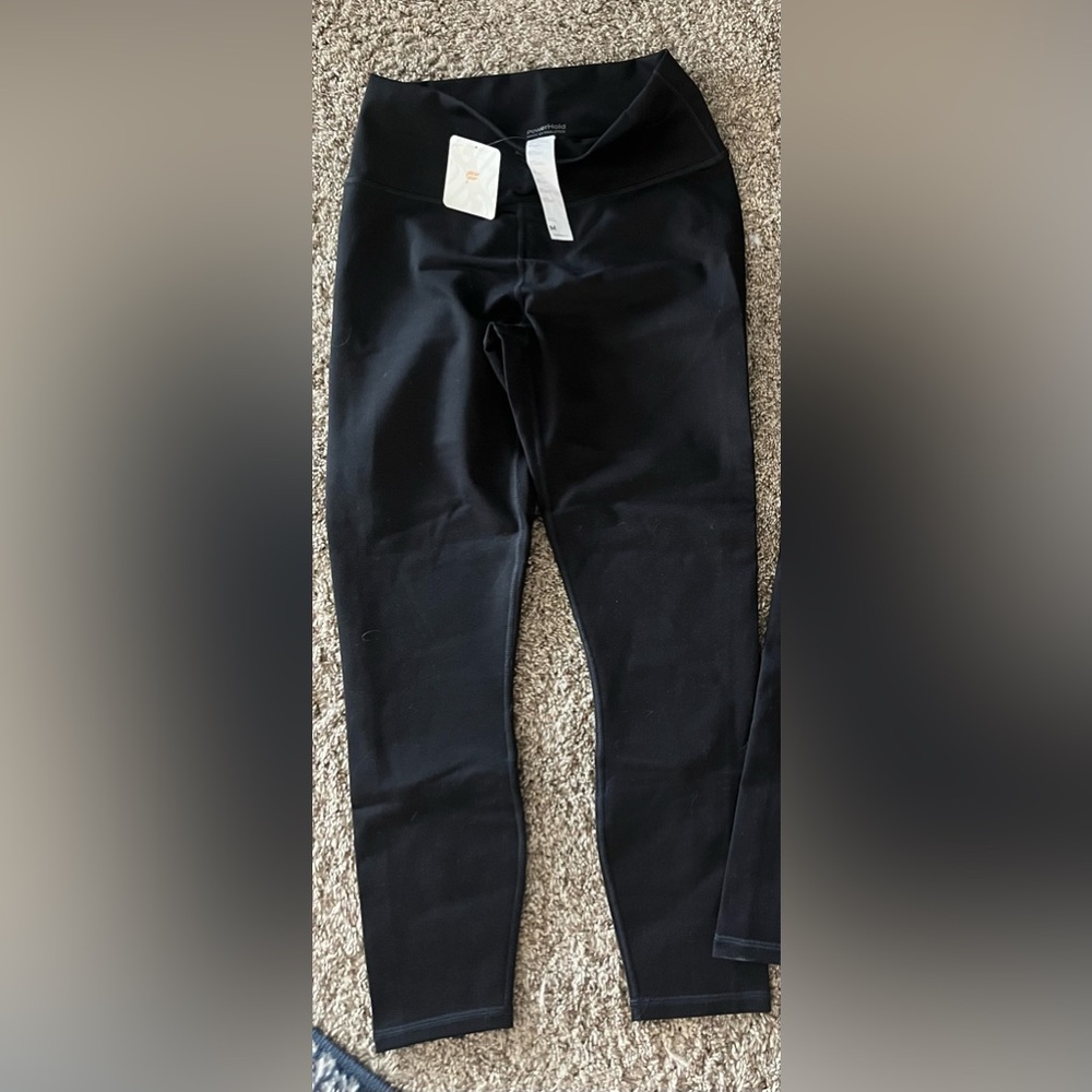 NWT!
Size Medium-pair of Fabletics pants. Black women’s. Smoke free home.